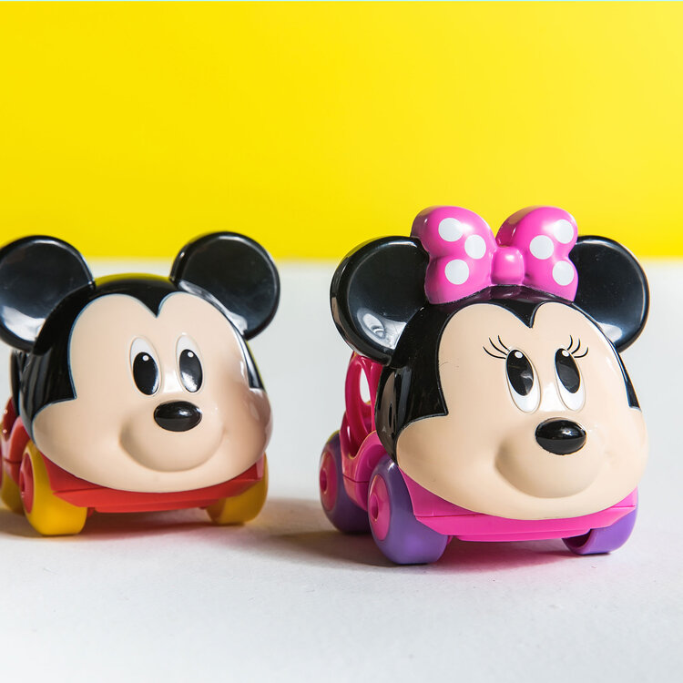 DISNEY BABY Autíčko Minnie Go Grippers™ 6m+