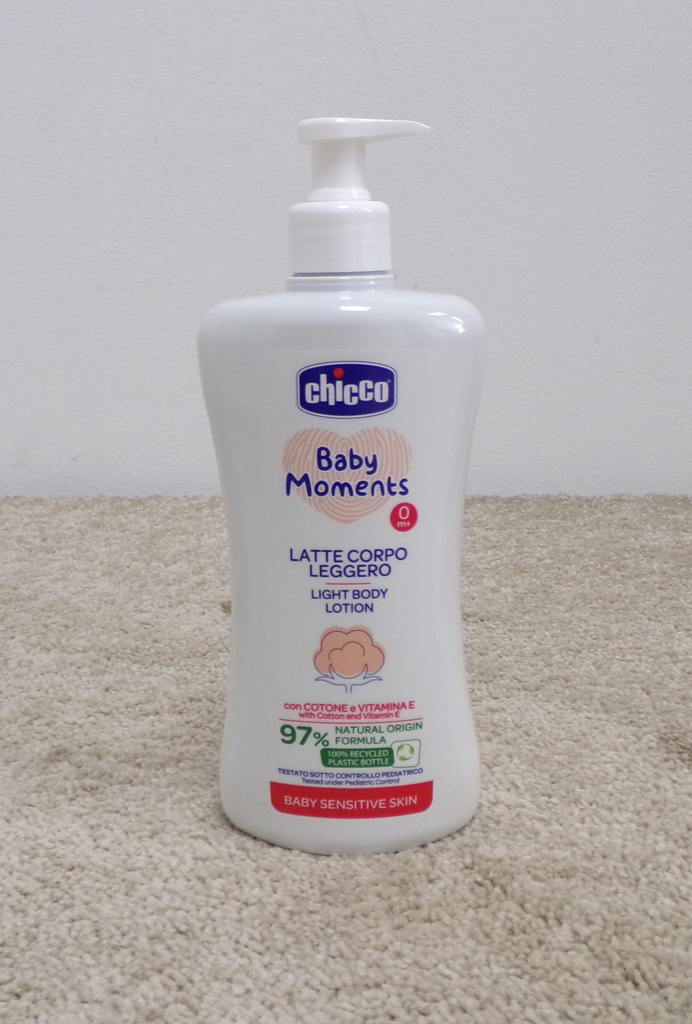 CHICCO Mléko jemné tělové s dávkovačem Baby Moments Sensitive 97 % přírodních složek 500 ml