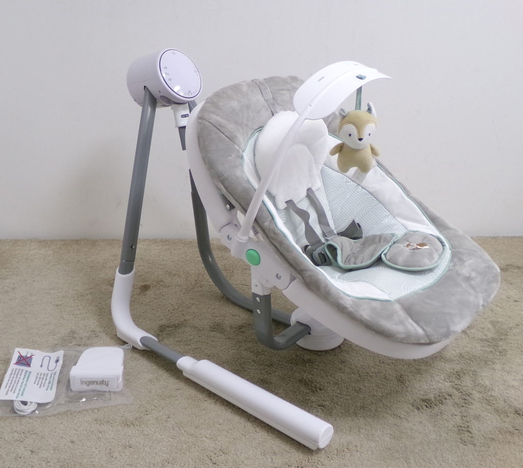 INGENUITY Houpačka vibrující s melodií USB Dual-Direction Anyway Sway ™ Ray ™ 0m+ do 9 kg