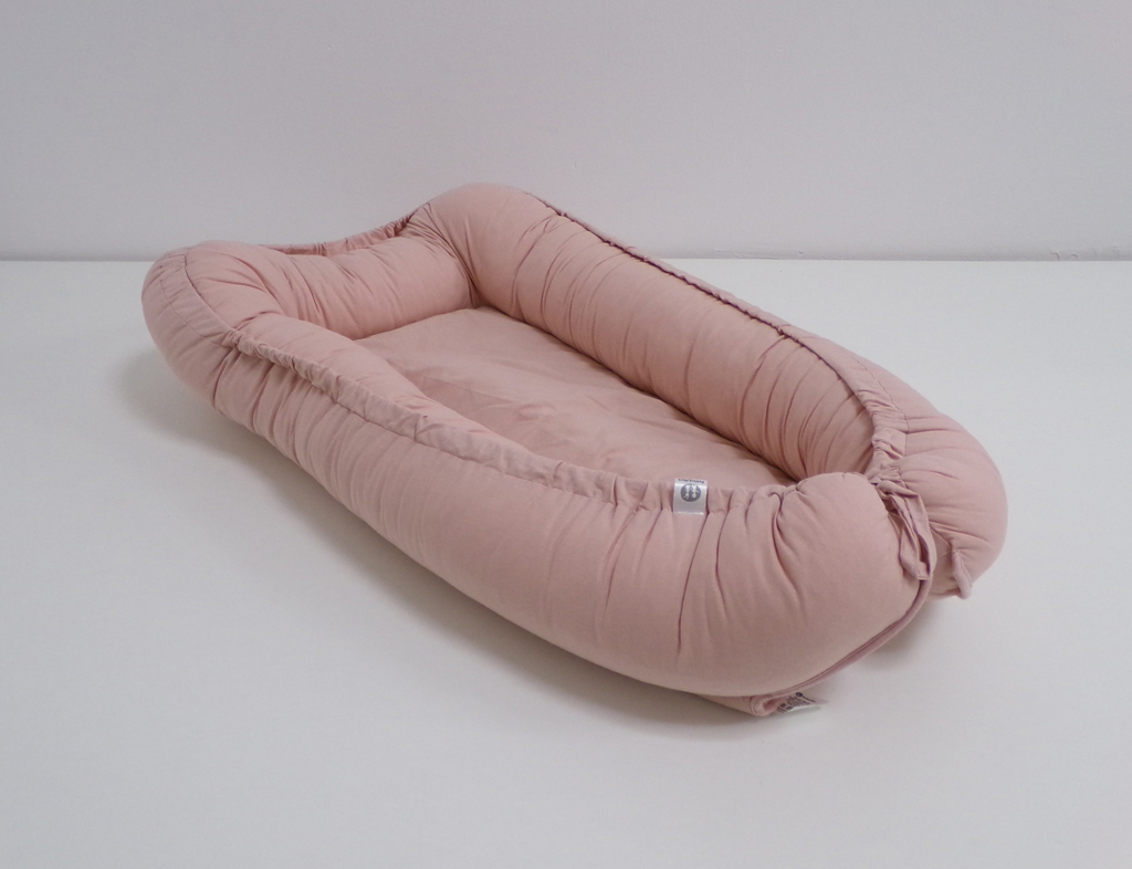 PETITE&MARS Hnízdo ochranné pro miminko FEEL SAFE Dusty Pink 90 x 60 cm