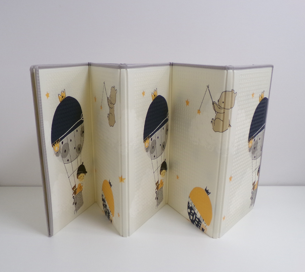 PETITE&MARS Podložka na hraní skládací Campy Mountains&Triangles